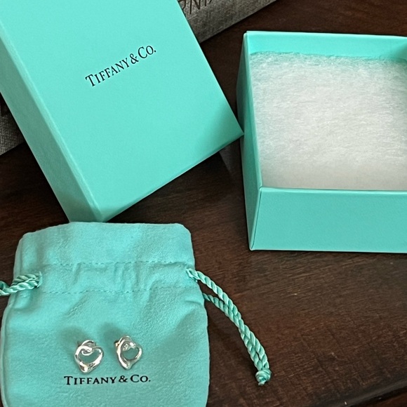 Tiffany & Co. Elsa Peretti Silver Heart Earrings - Picture 2 of 15